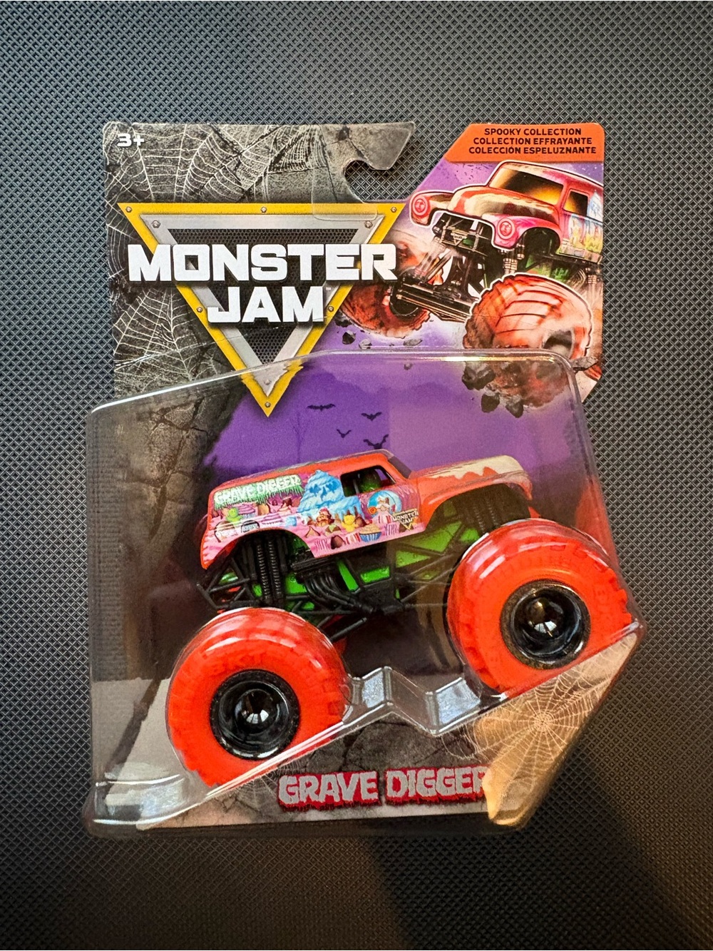 Monster Jam Spooky Collection Grave Digger 1:64 scale die-cast monster truck